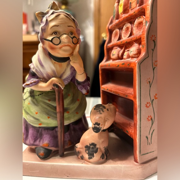 Vintage Lefton’s “Old Mother Hubbard” Porcelain Figurine #1105 - Picture 2 of 9